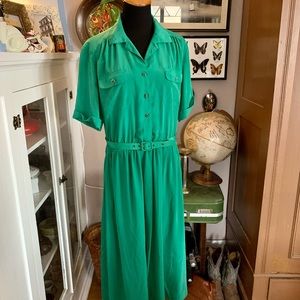 🍀 ☘️ Retro Kelly Green 80’s Belted Shirt Dress with Pocket!